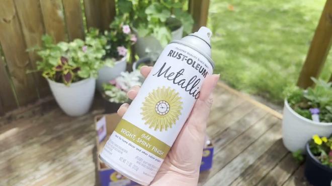 Rust-Oleum metallic gold spray paint can used for PLA cake toppers