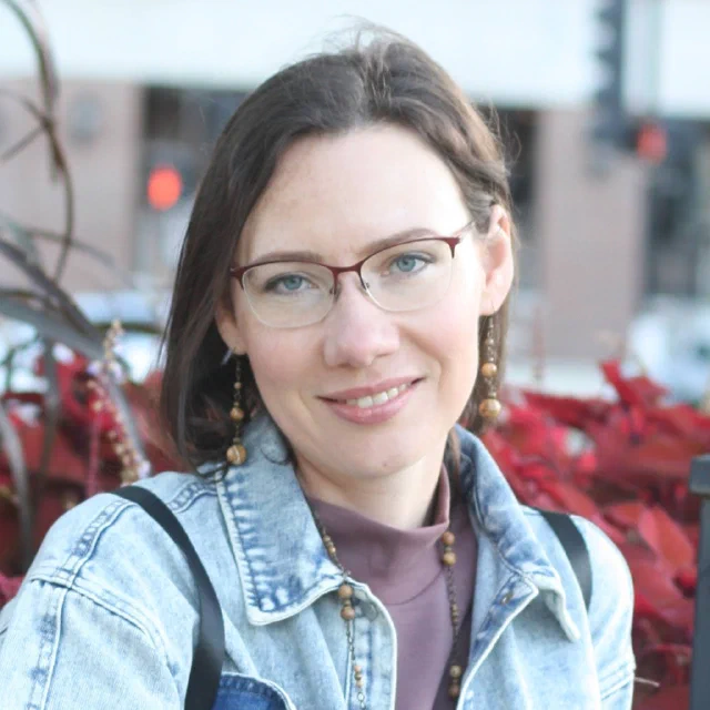 Alina, founder of Alina Craft Studio